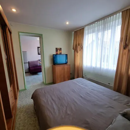 Appartamento 2-room In The House With The Separate Entrance & Free Parking *