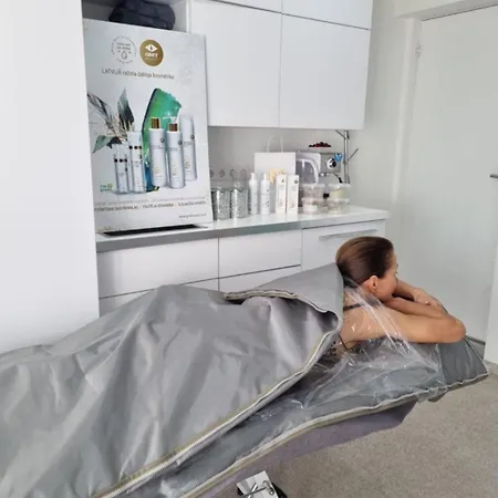 2-room In The House With The Separate Entrance & Free Parking Apartament