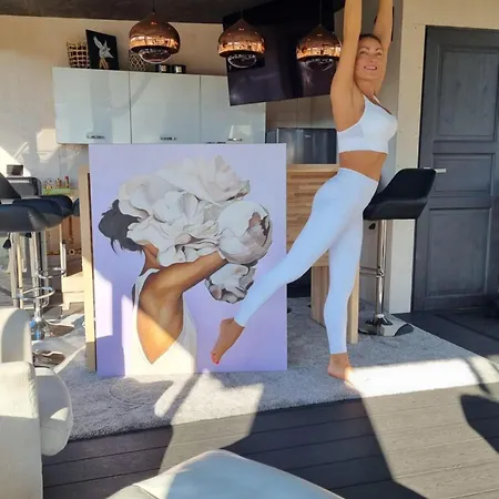 2-room In The House With The Separate Entrance & Free Parking Appartement Riga