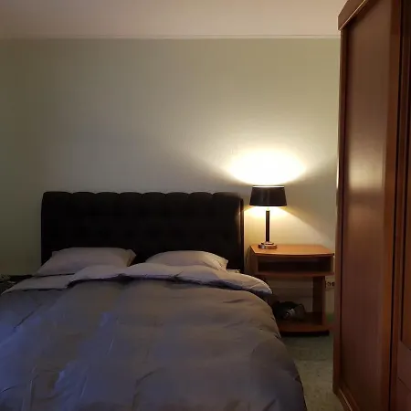 2-room In The House With The Separate Entrance & Free Parking Appartement *