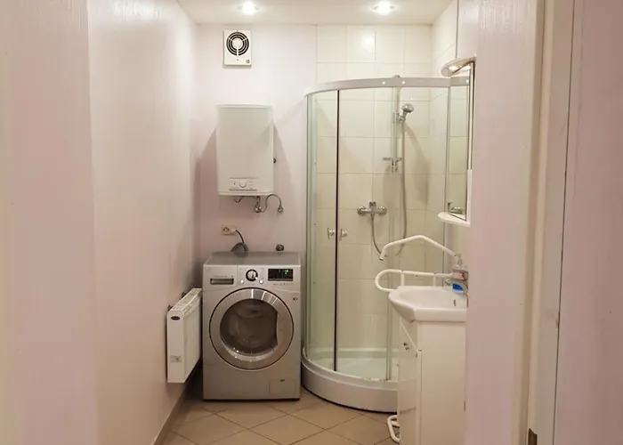 2-room In The House With The Separate Entrance & Free Parking Apartment Riga