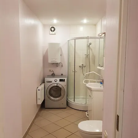 2-room In The House With The Separate Entrance & Free Parking Apartamento Riga